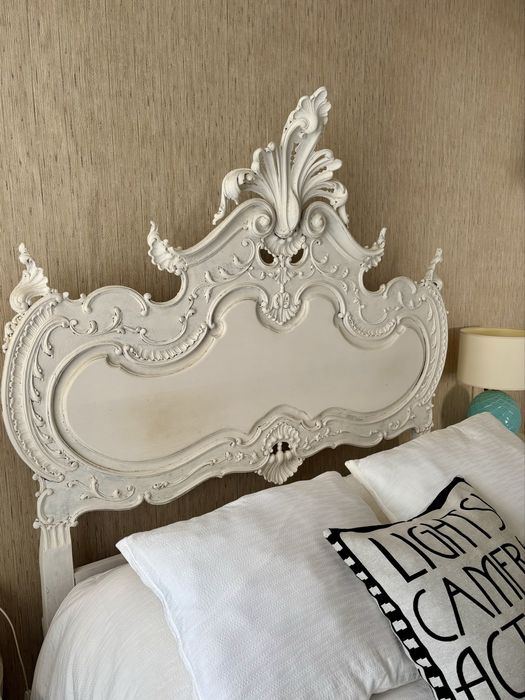 Cama vintage recuperada + 2 mesas de cabeceira