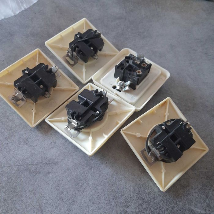 Розетка /розетки/включатель