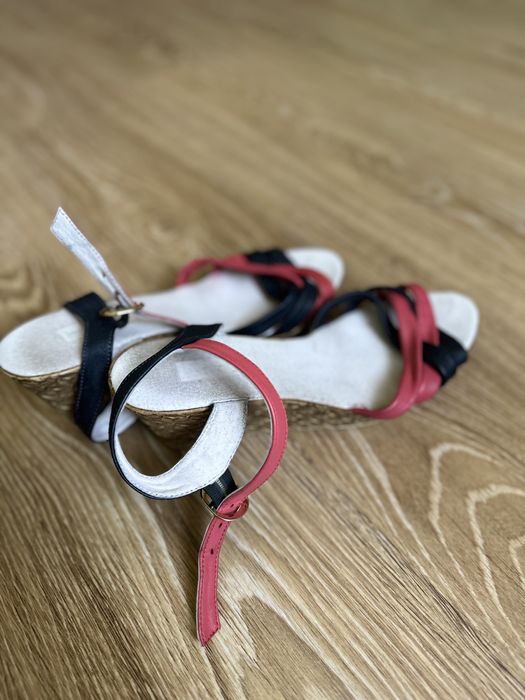 Босоніжки жіночі