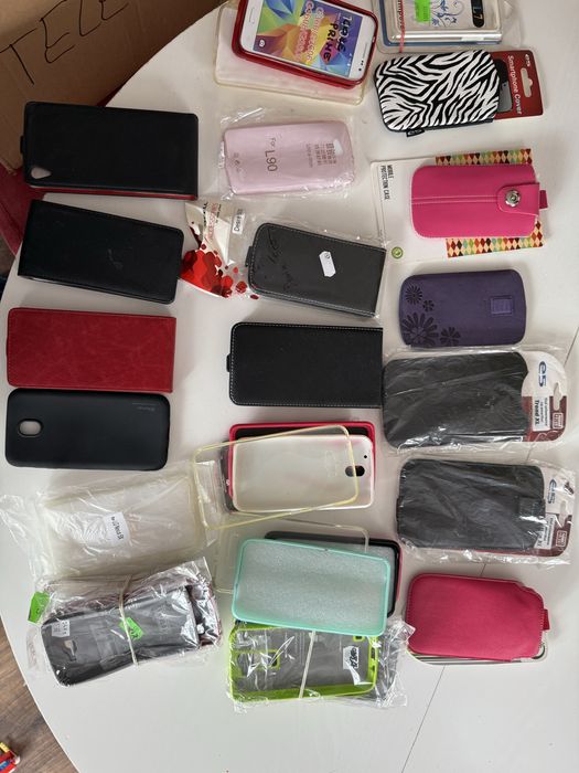 Stary zestaw etui, pokrowców, foli do telefonów okazja