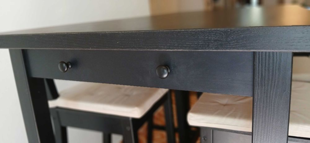 Mesa alta Nordviken com cadeiras e 4 coxim. Já esta desmontada.