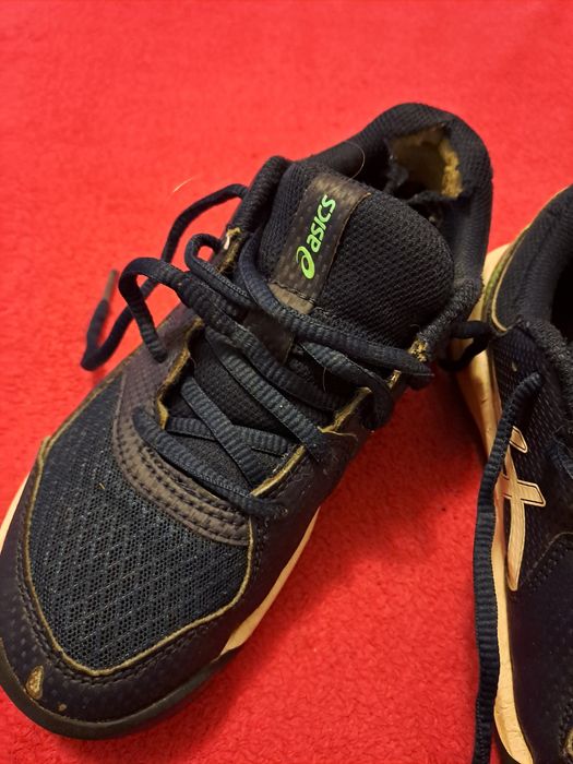 Adidasy chłopięce Asics.