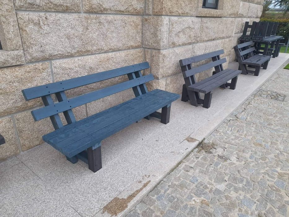 Mesas de jardim. 1.80x65;  2.40x 88 cm,  Com dois ou 4 bancos. Para So