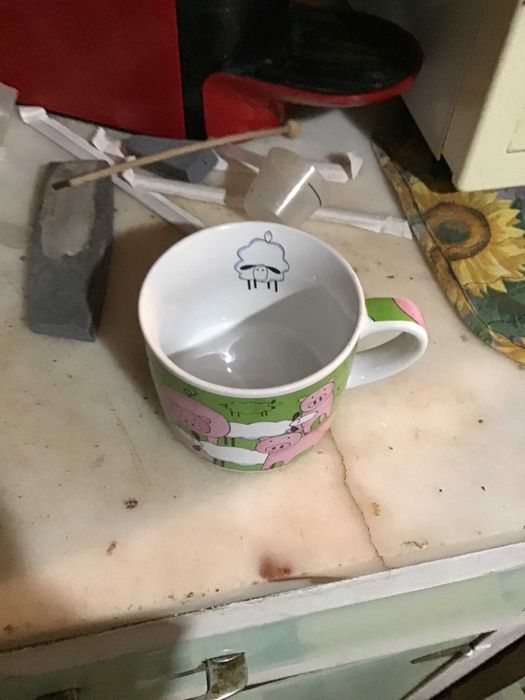 caneca verde e rosa