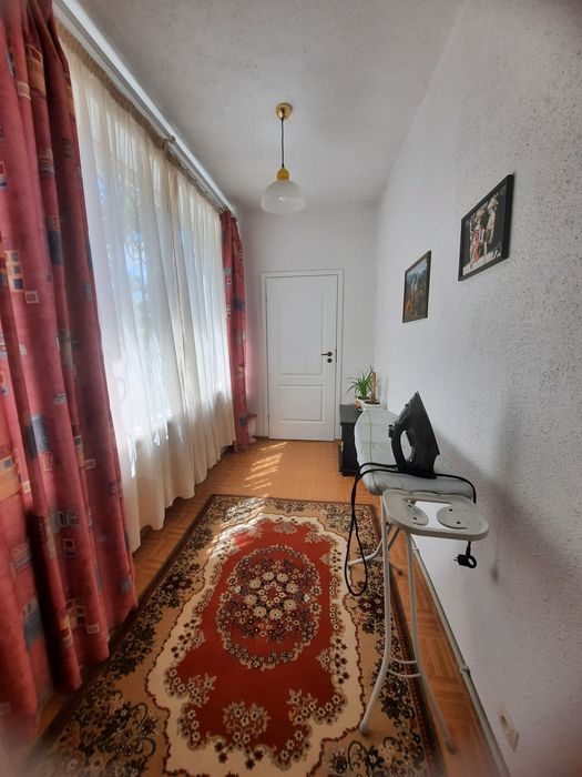 3 кімнатна  квартира  ,,сталінка"   в самому  центрі. Ціну знижено.