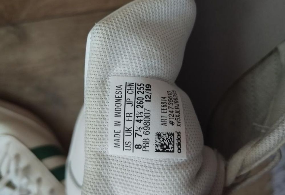 Жіночі оригінальні кросівки Adidas