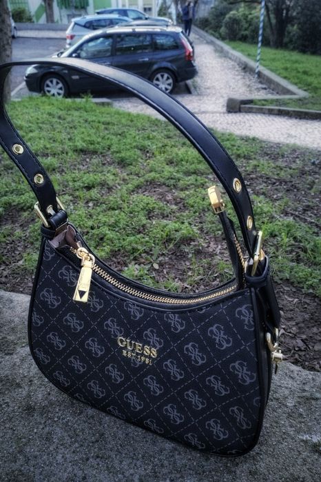 Mala da Guess Est.1981
