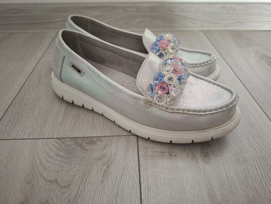Mokasyny z kryształkami