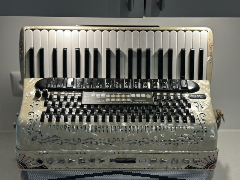 Akordeon Bugari Armando Midi !