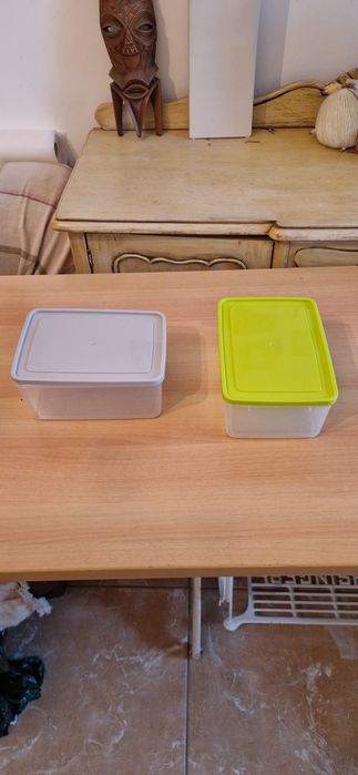 2 Tupperwares com tampa