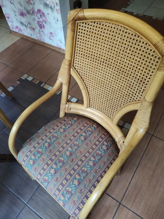Meble ratanowe ,stół i 4 krzesła