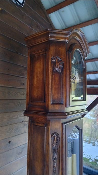 Stary zegar stojący kwadransowiec dębowy rzeźbiony