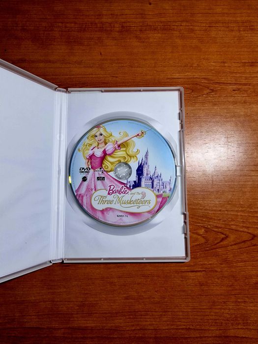 BARBIE e as Três Mosqueteiras - Coleção Barbie nº16