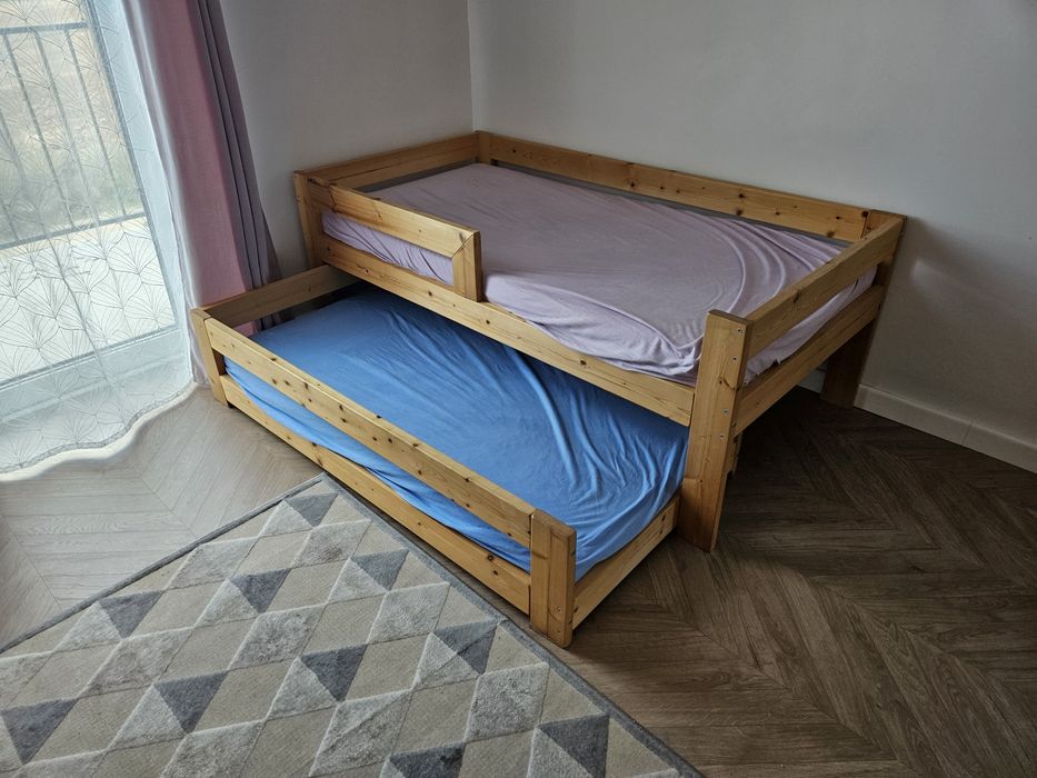 Łóżko dziecięce drewniane podwójne