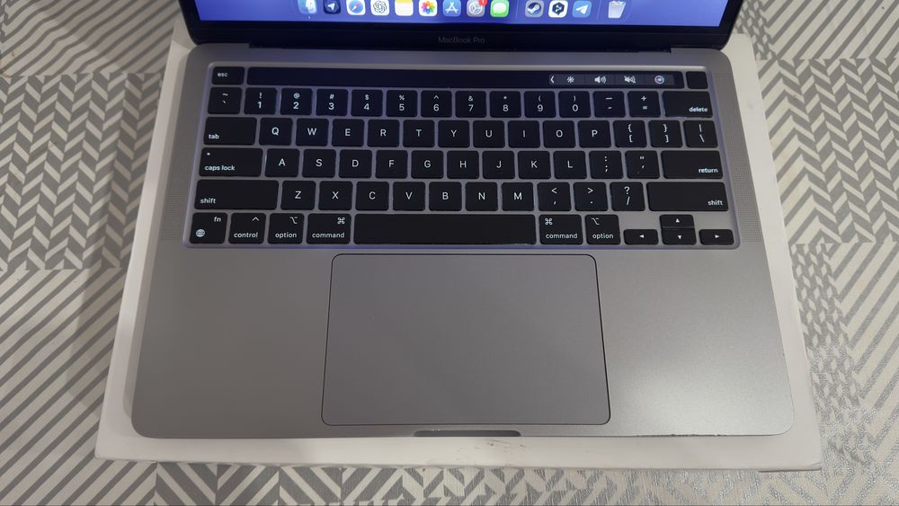 MacBook PRO 13 (2020r. M1. SSD256GB.