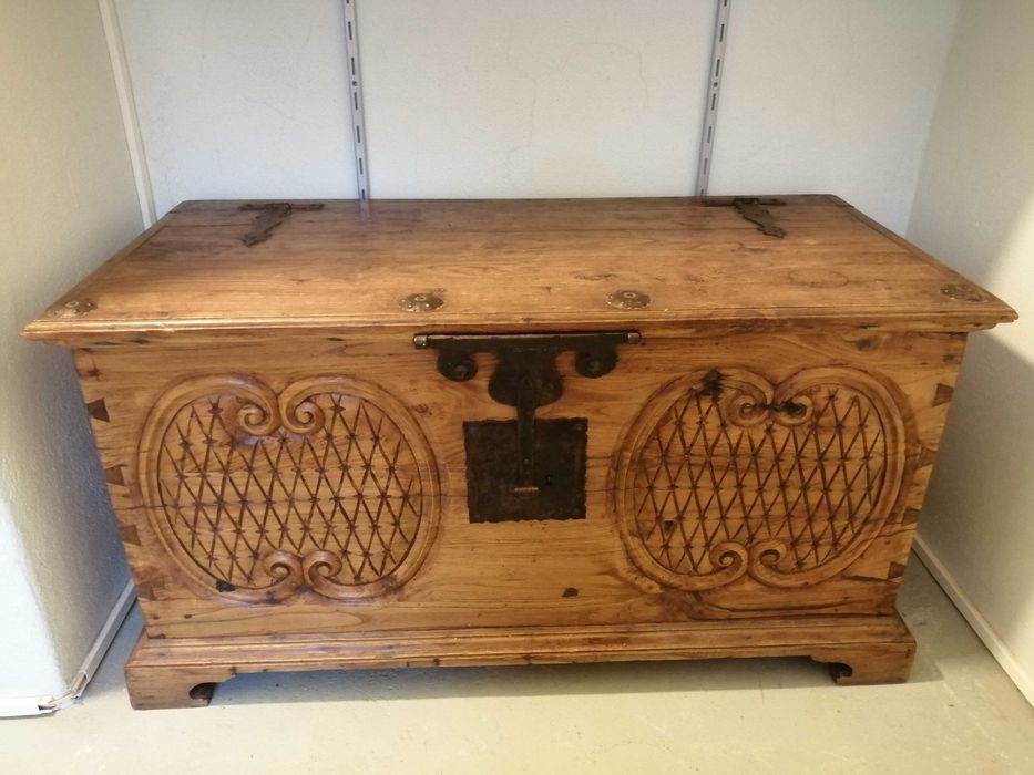 Arca de madeira clássica