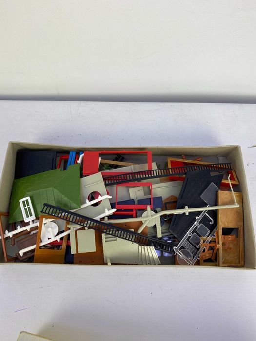 Faller  B-255 Dwa bungalowy domy wakacyjne i łaźnia 50./60. NOWE