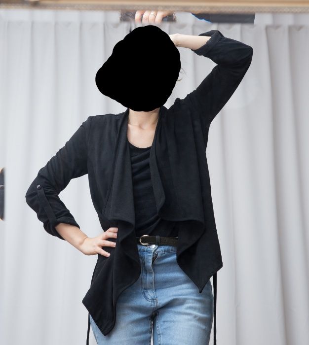 Reserved marynarka narzutka czarna minimalist