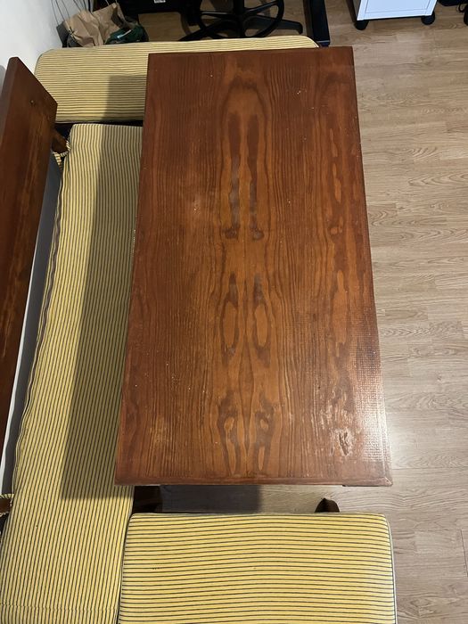 Mesa de jantar e bancos