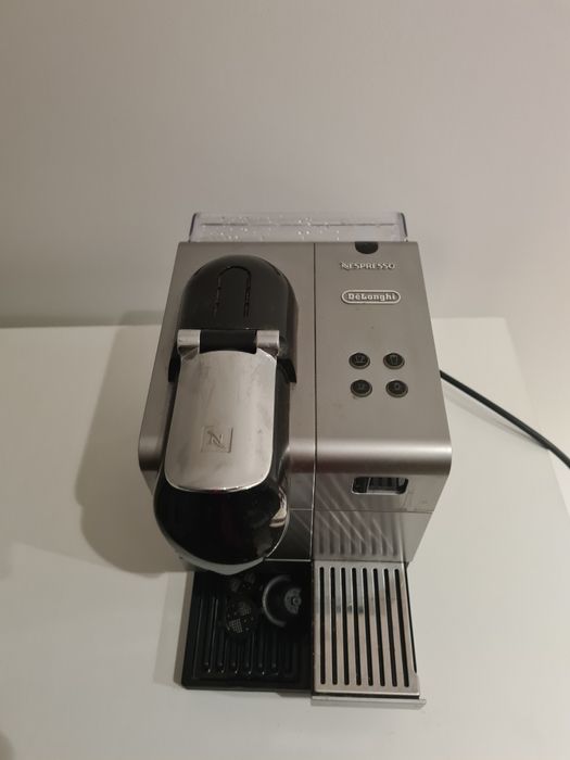 Sprzedam ekspres do kawy kapsulkowy DeLonghi