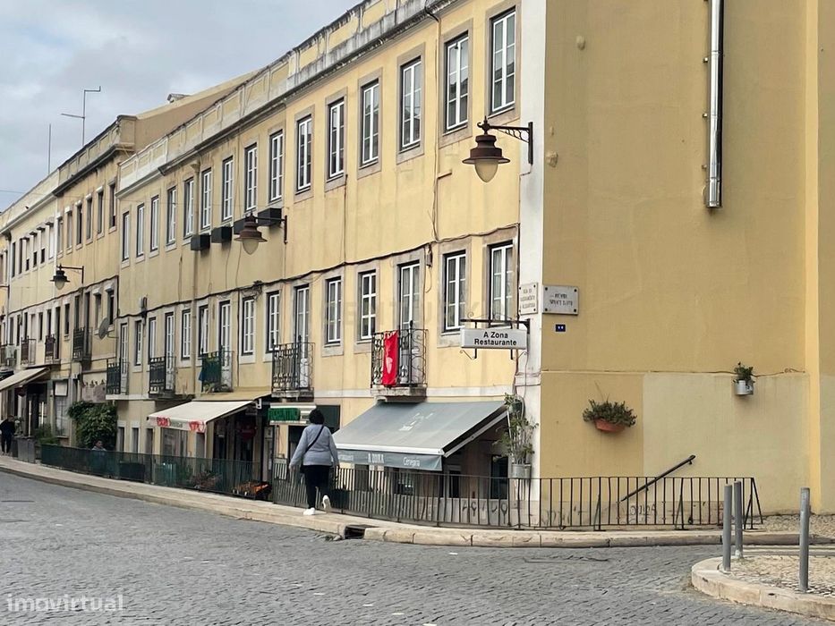 Trespasse De Restaurante Em Santos-O-Velho, Estrela