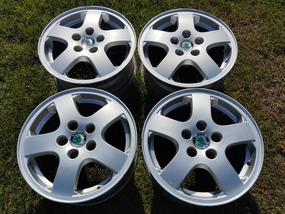 Felgi Skoda 14" 5x100 6J ET43 6Y0-025 Fabia komplet 57,1mm