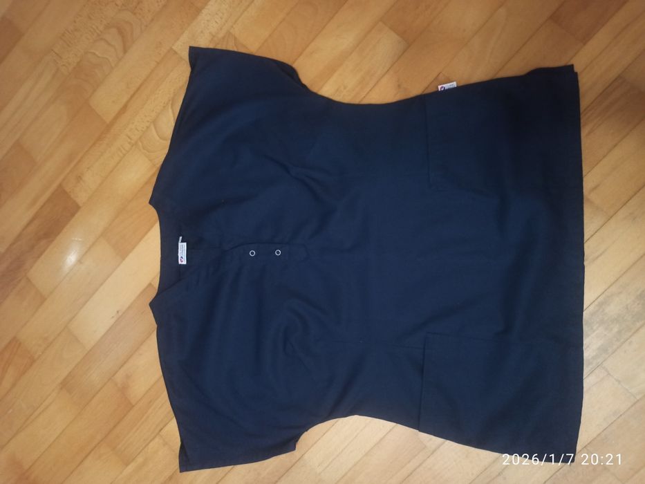 Женская медицинская куртка размер L