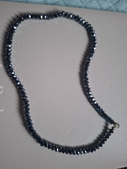 Naszyjnik z granatowymi kamieniami