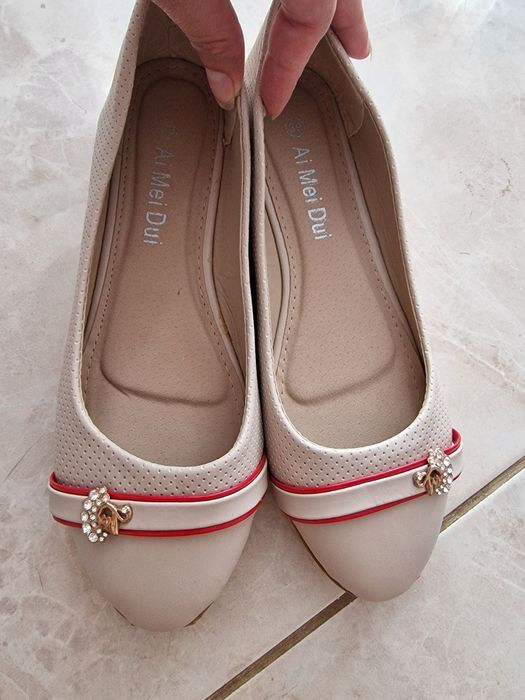 Бежеві жіночі балетки