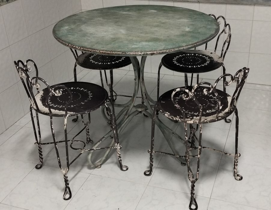 Conjunto Mesa Estilo Vintage + 4 cadeiras em ferro forjado
