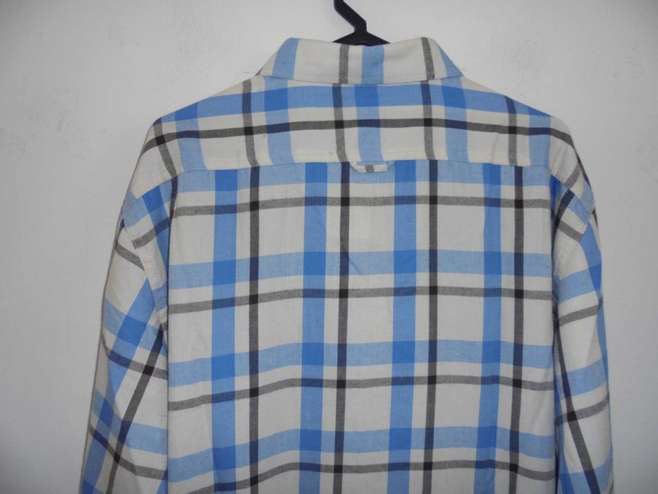 camisa de homem nova com etiqueta