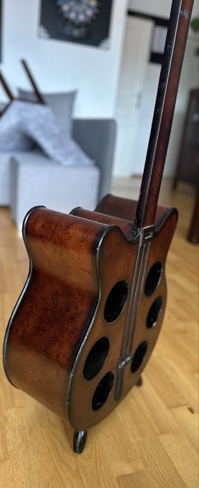 Stojak gitara na wina