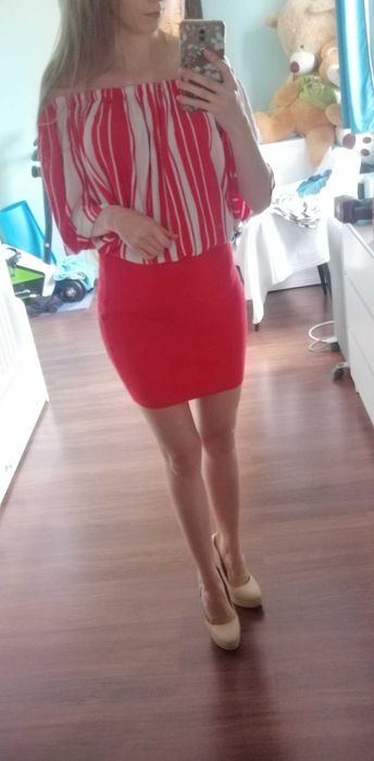 Sukienka biało czerwona dopasowana xs