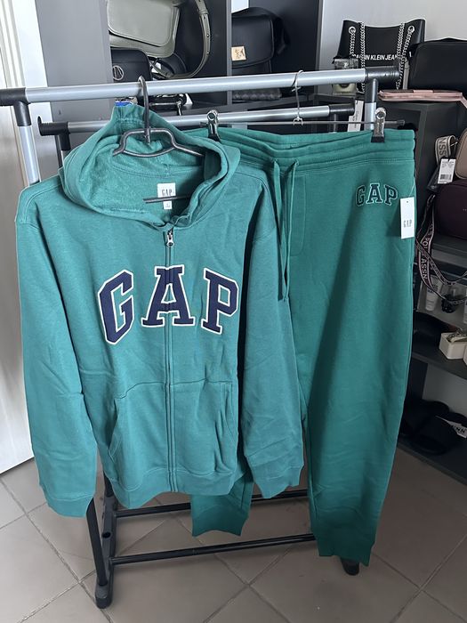 Чоловічі костюми на флісі Gap