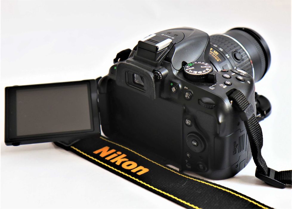 Nikon D5200 com lente Nikon 18-55mm máquina fotográfica digital reflex