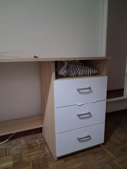 Secretaria IKEA em bom estado