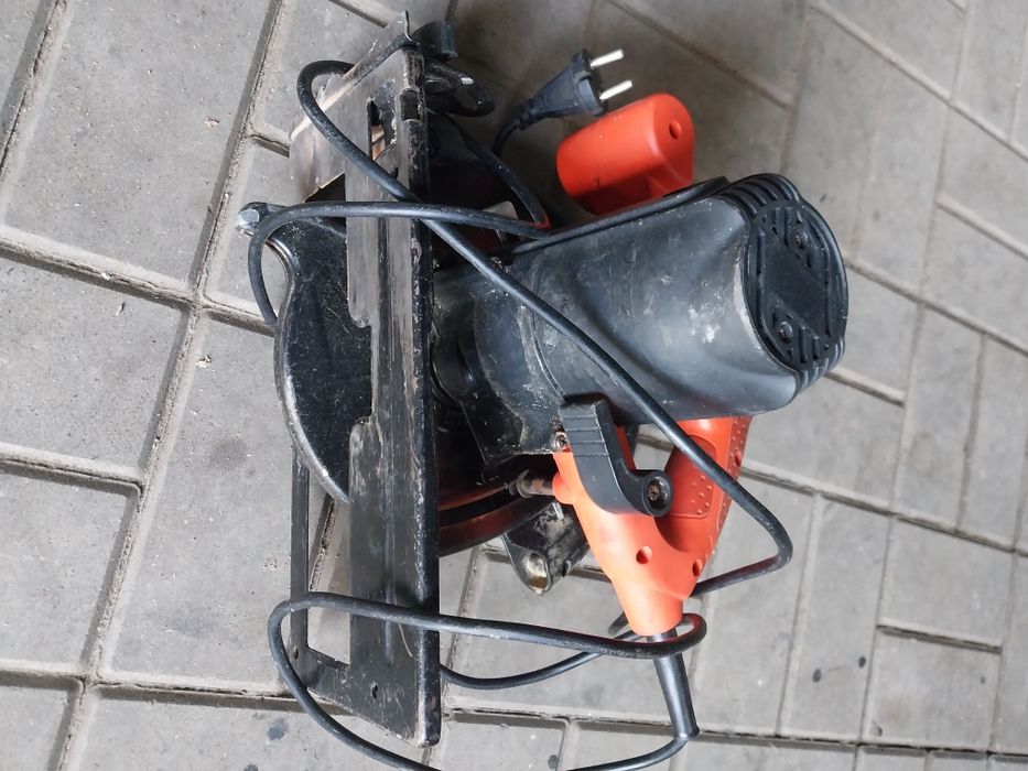 Pilarka elektryczna YATO 1300 W