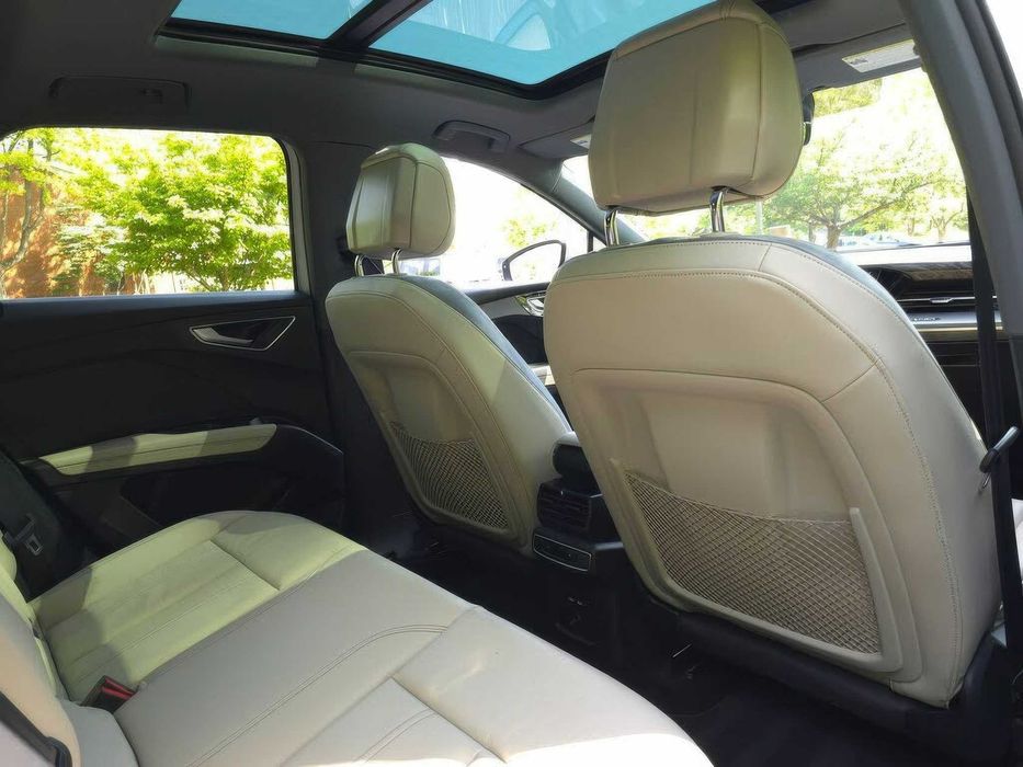 Audi Q4 e-tron quattro Premium 55      2024