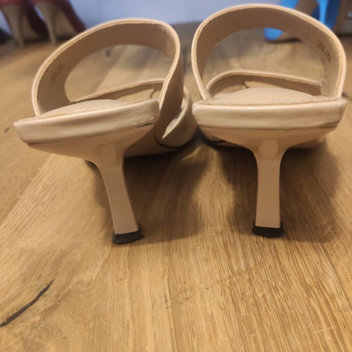 Klapki Reserved skóra naturalna