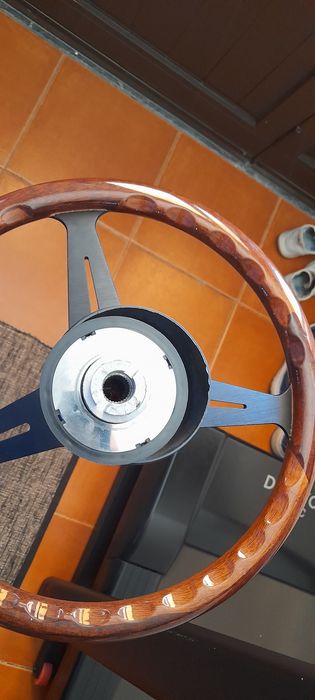 Volante JNA em Madeira