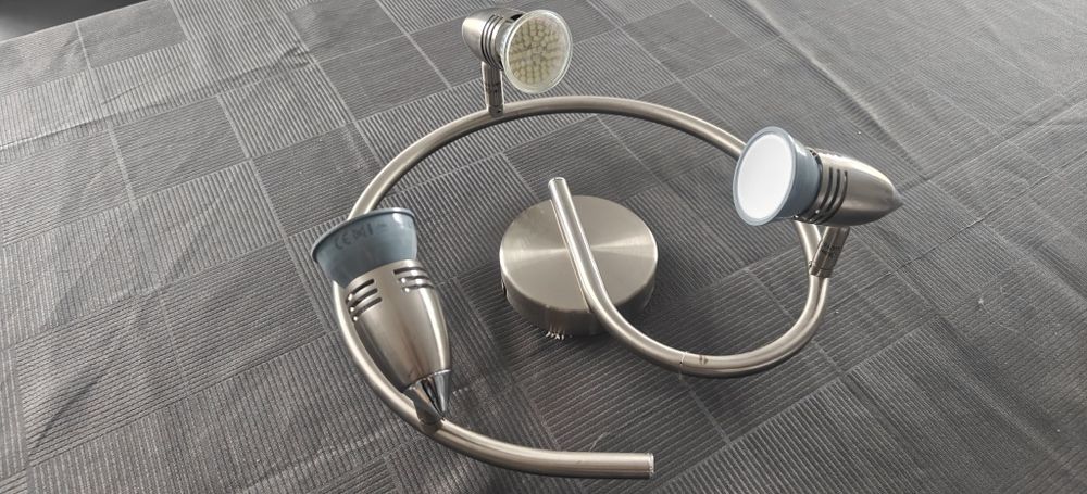 Lampa sufitowa z żarówkami