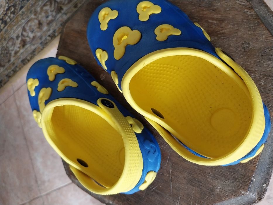 Crocs Mickey tam 28 (portes incluidos)