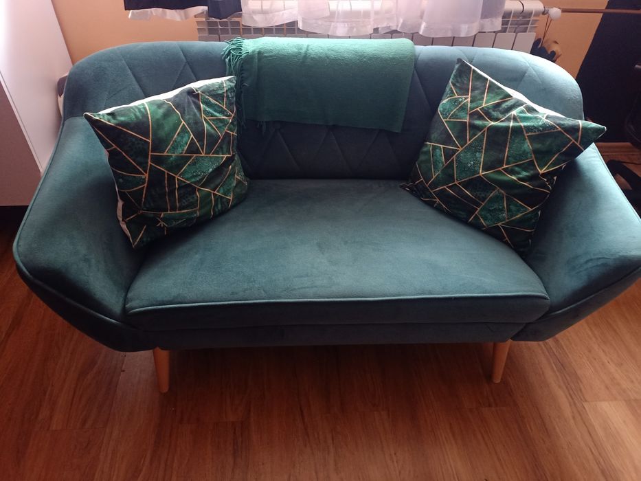 Sofa zielona dwuosobowa