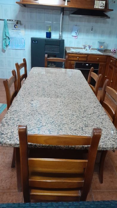 Mesa com 6 cadeiras