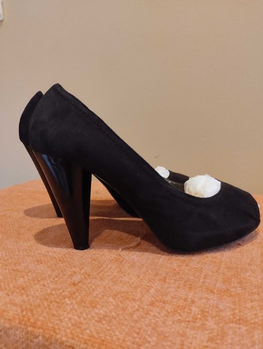 Sapatos Zara nº 38 em camurça pretos