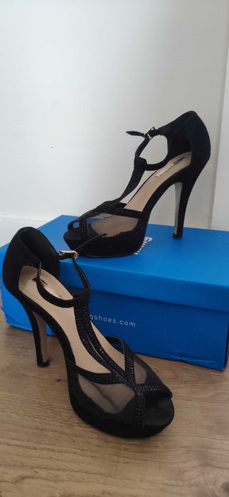 Sapatos de salto alto pretos da Salvatore giulianno, como novos