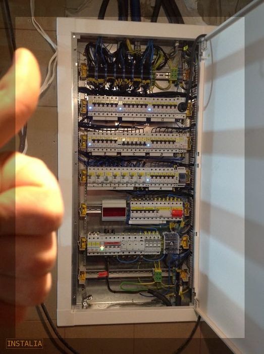 INSTALIA_Instalacje elektryczne_montaż