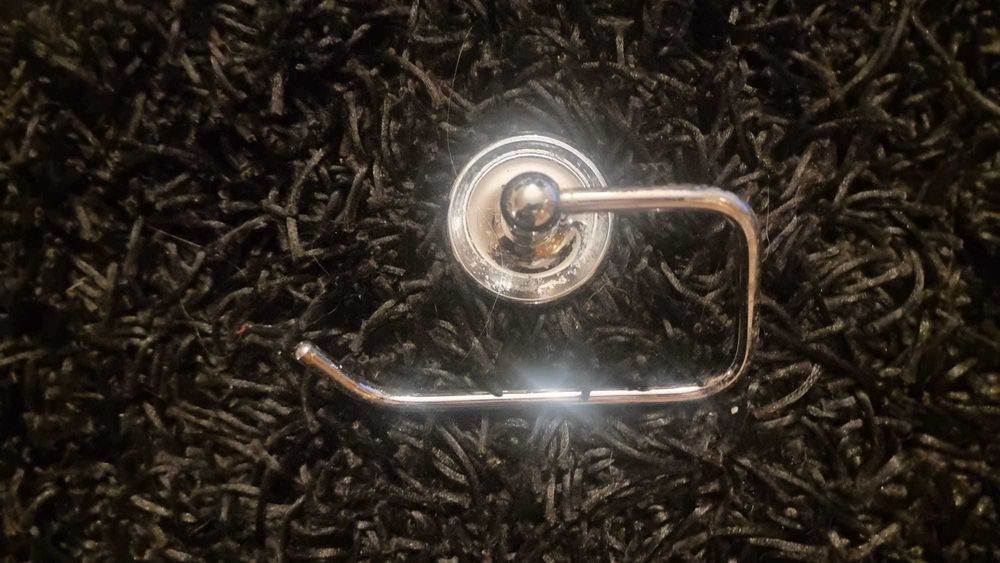 Toalheiros  e outros materias de WC curvos em inox usados