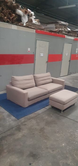 Sofá 2 lugares  com banco de apoio