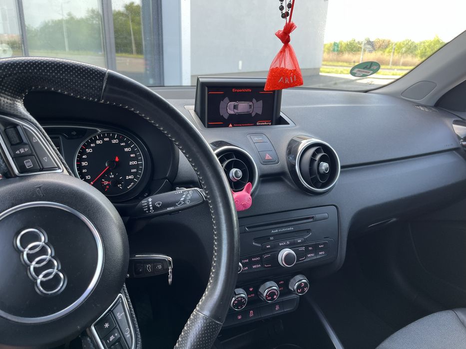 Audi A1 1.6 TDI sportback sline 5 drzwi